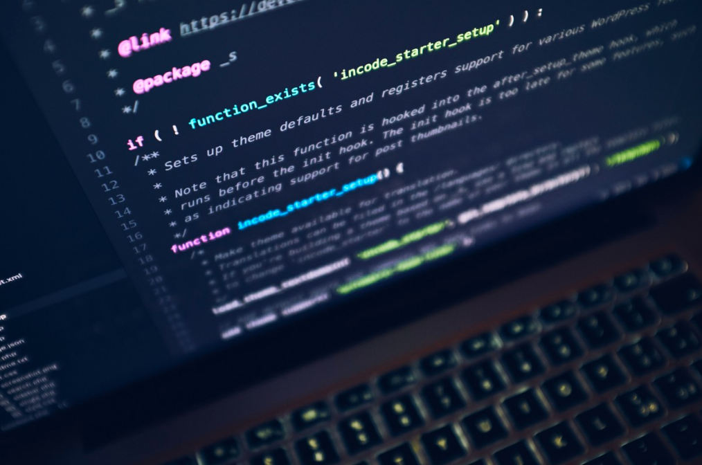 Les métiers du web et l’intérim : devenir développeur