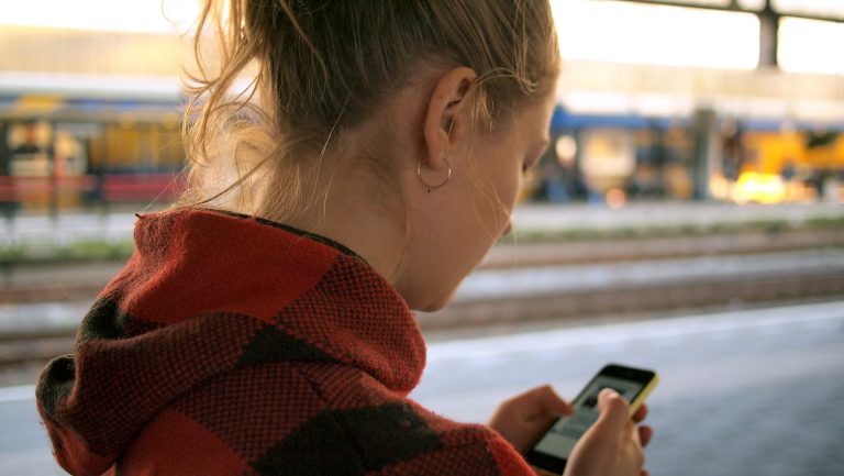 Une intérimaire connectée sur son compte My Pixid